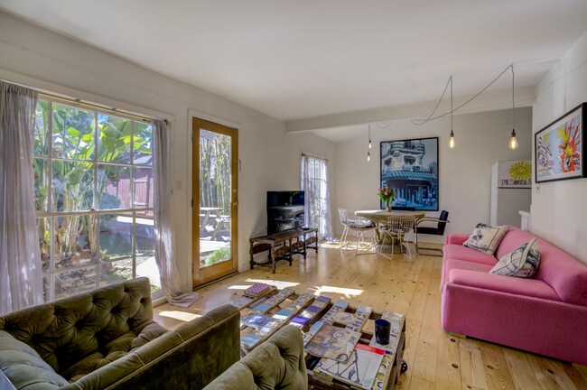 Eat-in Kitchen with large windows - 3626 Veteran Ave