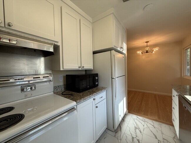 Building Photo - Newly Remodeled 4 Bed 2 Bath in Citrus Hei...