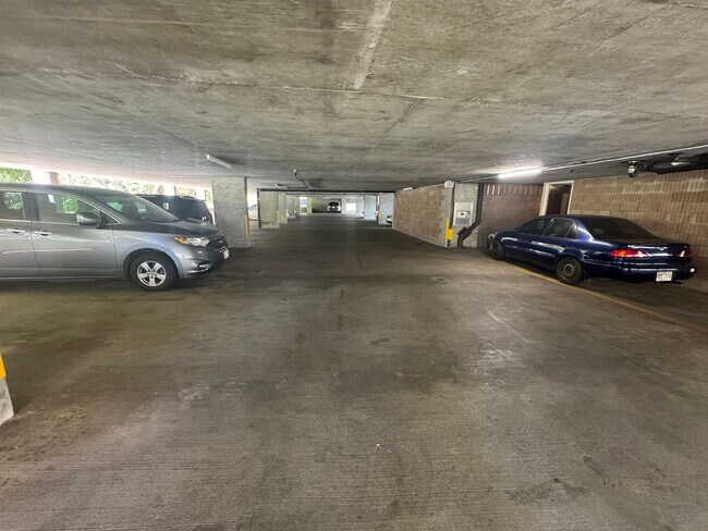 Building Photo - 1 Bed / 1 Bath | Utilities include | Near ...