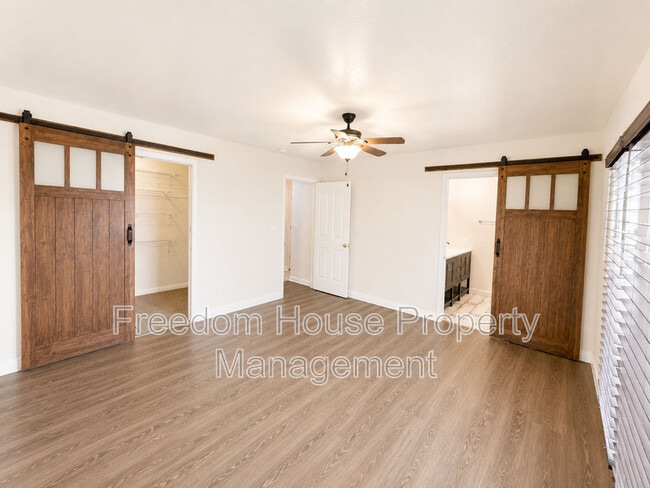 Building Photo - 3066 E Mount Charleston Dr