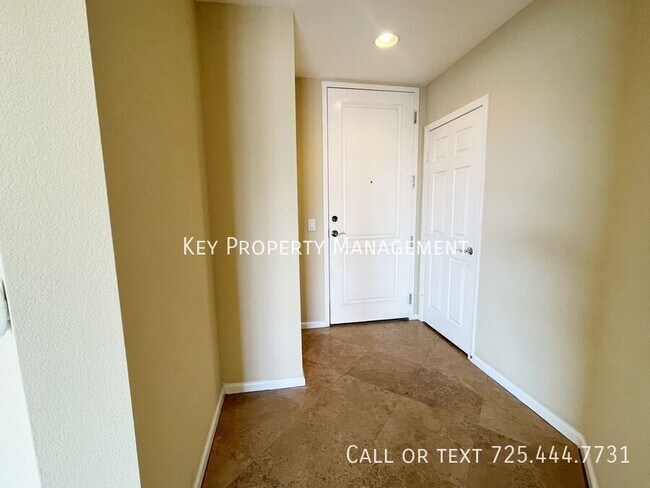 Building Photo - 2 BEDROOM HIGHLY UPGRADED PARK AVENUE CONDO!