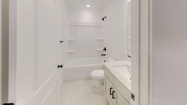 Building Photo - Stunning End Unit Townhome in Sunrise Ranch - Mapleton