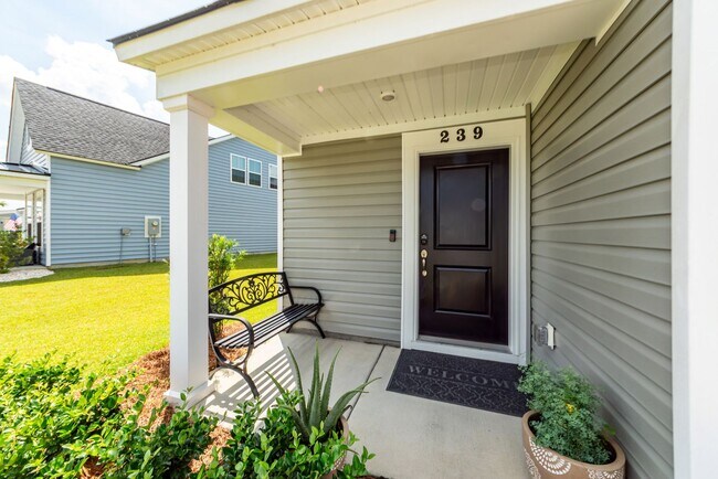 Building Photo - 239 Pine Crest View Dr