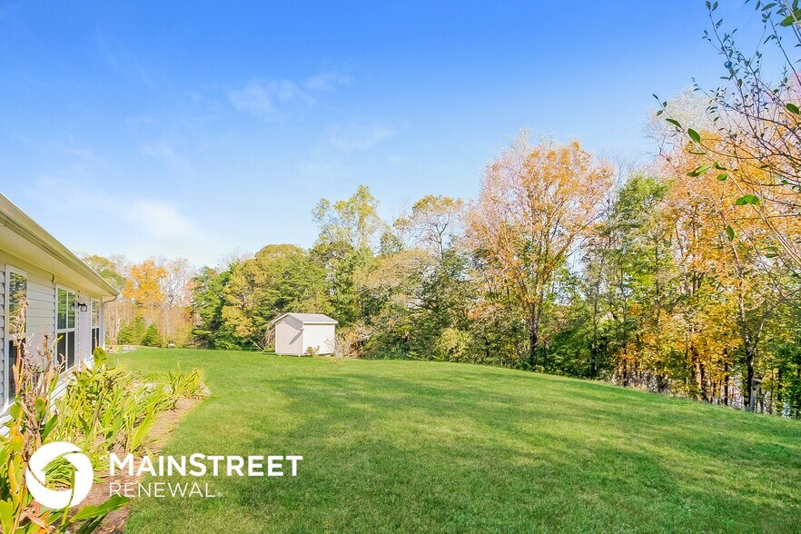 Building Photo - 445 Bangor Dr