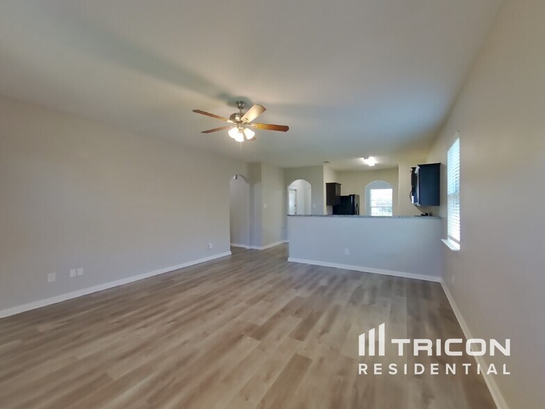 Building Photo - 215 Kennedy Dr