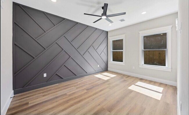 Building Photo - 4624 Mayflower St