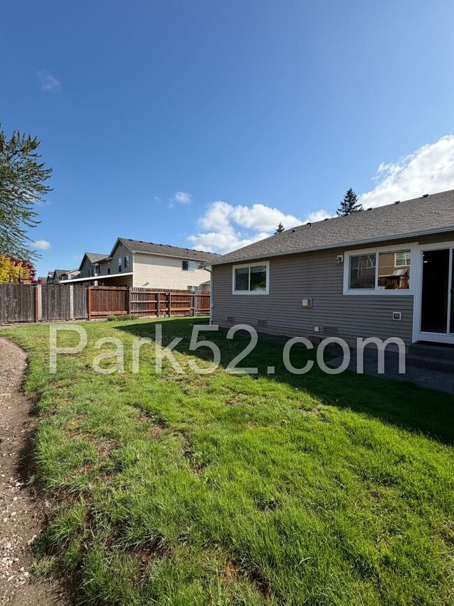 Building Photo - 3-Bedroom Duplex - Gated Community - Puyallup