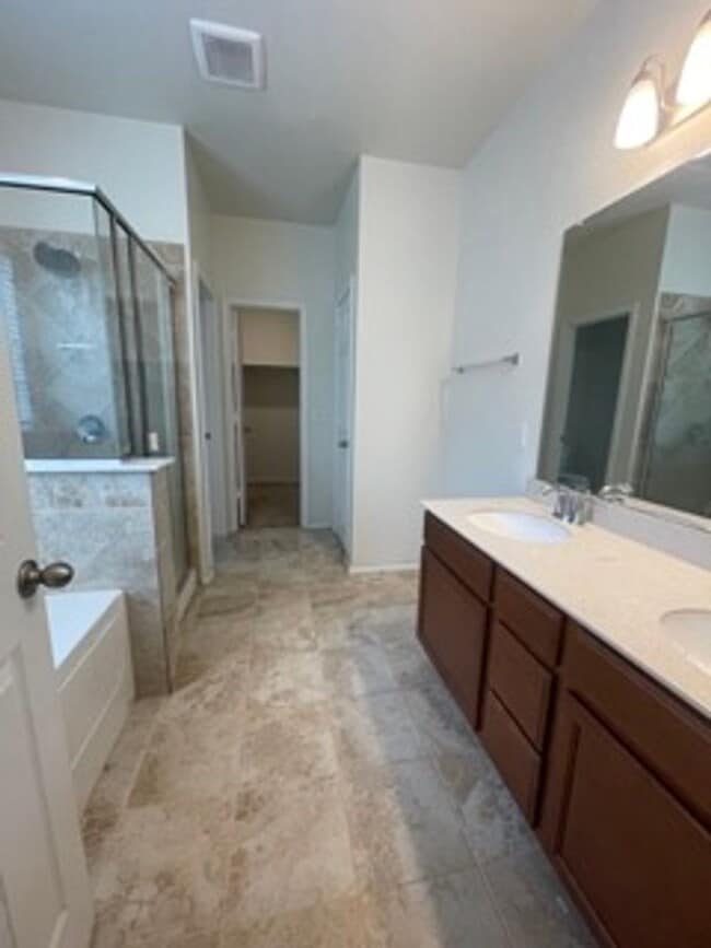 Building Photo - 813 Sandhill Branch Dr