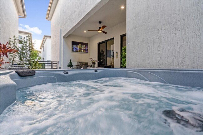 Building Photo - 4363 NW 81st Ave