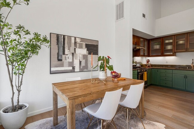 Building Photo - 1364 Powell St