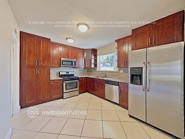 Building Photo - 3241 Pierce St