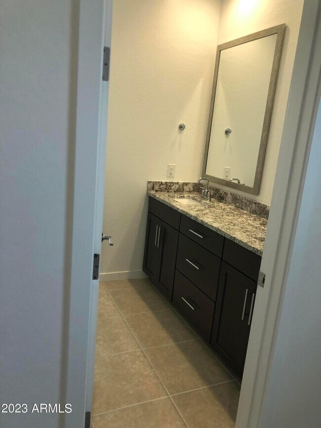 Building Photo - 2511 E Pelican Dr