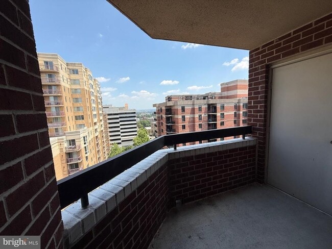Building Photo - 1276 N Wayne St