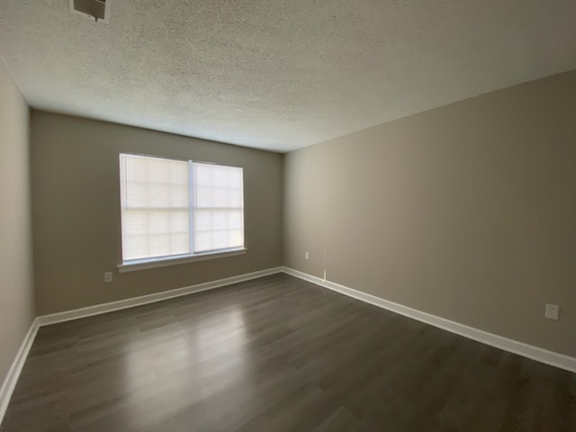 Building Photo - 2 Bedroom, 2 Bath condo