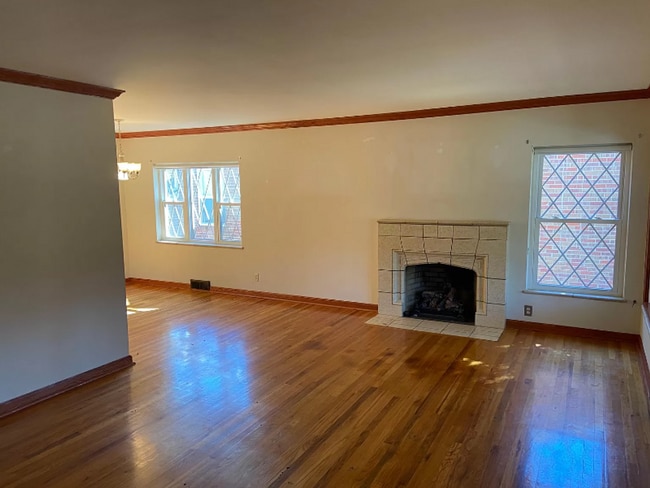 Building Photo - *COMING 9/15/2026* 3 Bedroom 2 Bathroom Single Family Home in the Avenues!!