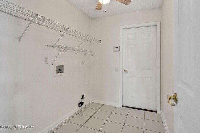 Building Photo - 1325 Fairway Village Dr