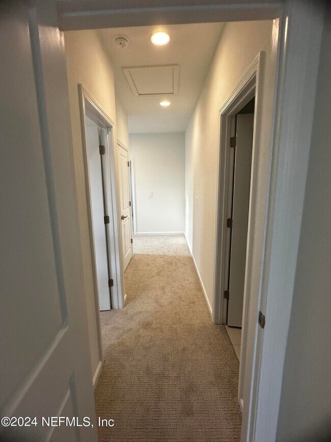 Building Photo - 315 Brandon Lks Dr