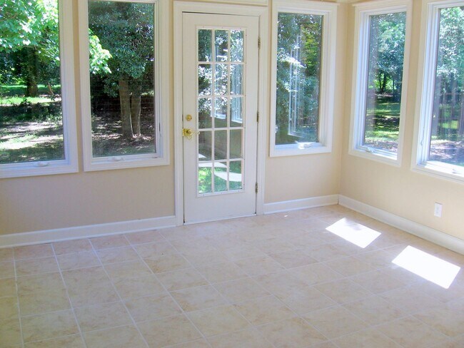 Building Photo - GATLING POINTE