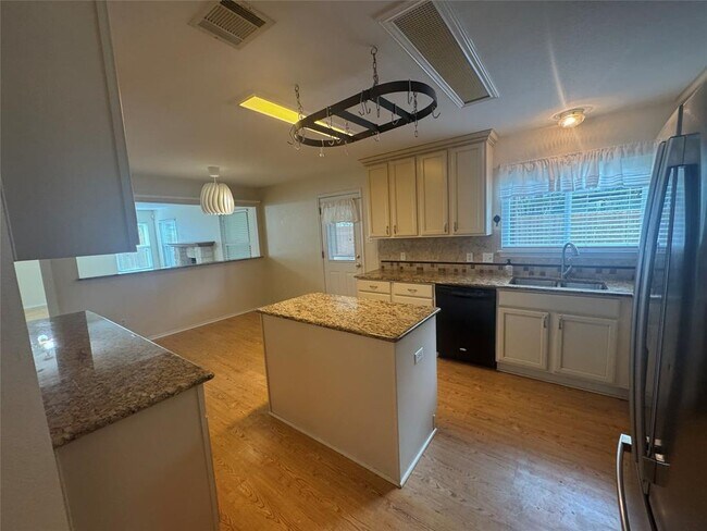 Building Photo - 3816 Eagles Nest St