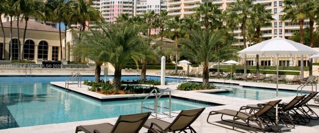 Building Photo - 711 Crandon Blvd