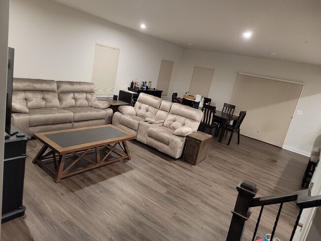 Building Photo - Spacious & Modern Home w/ 4 Bed, 4.5 bath in Manassas, Close to I-66, Includes Lawn & Other Services