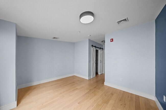 Building Photo - 8917 River Rd