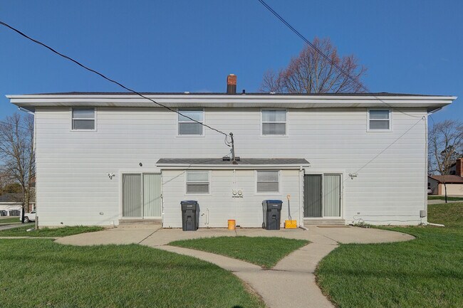 Building Photo - 2421 Saratoga Rd