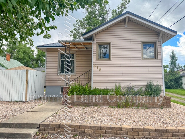 Primary Photo - 612 E Bradley St