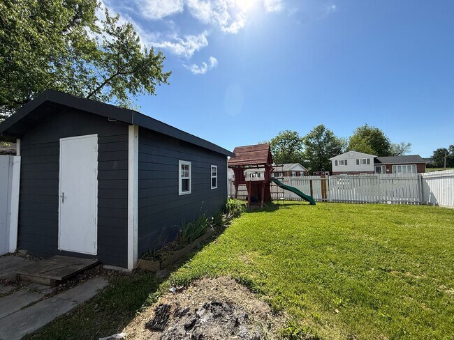 Building Photo - 7805 Brevort Rd
