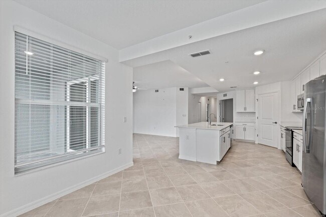 Building Photo - 12440 Wellen Golf St