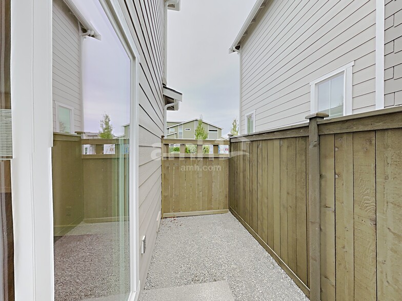 Building Photo - 23355 SE Dogwood St