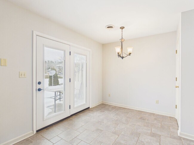 Building Photo - Charming Townhome in Mechanicsburg