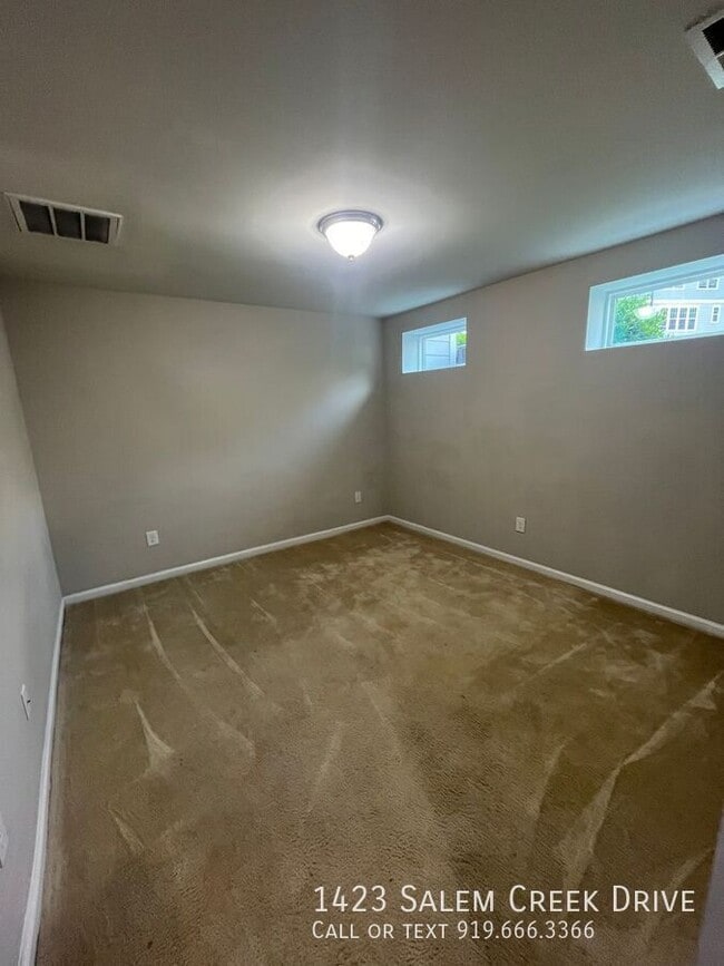 Building Photo - 1423 Salem Creek Dr