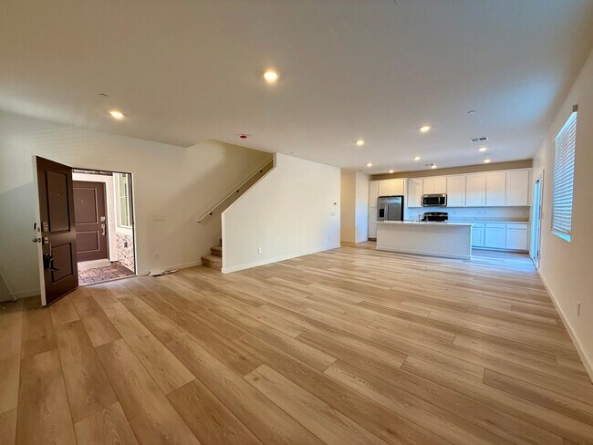 Building Photo - 4 BED 3.5 BATH 2 CAR GARAGE HOME w/ LOFT, ...