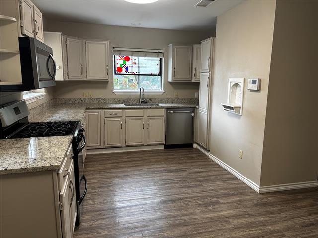 Building Photo - 816 E Texas St