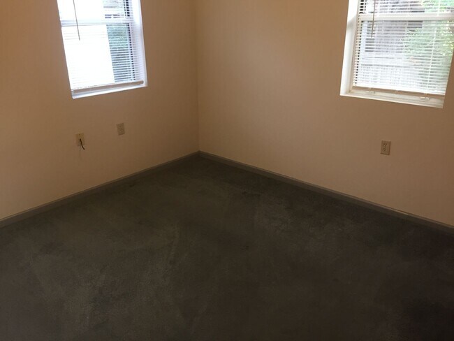Building Photo - 1605 Hinkson Ave