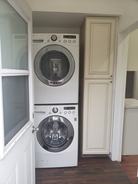 Building Photo - 1104 E California Ave