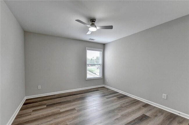 Building Photo - 2208 Staunton Dr NW