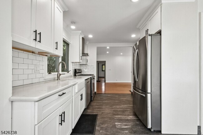 Building Photo - 296 Glen Ave