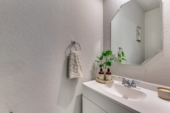 Building Photo - 4807 Marylebone Ave