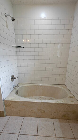 Building Photo - 1738 Ridgeview Dr