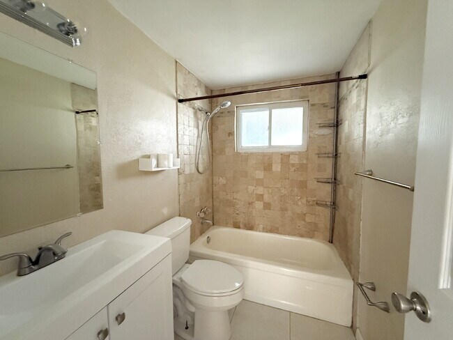 Building Photo - Charming 2-Bedroom Retreat with Additional Living Space in Holiday, FL!