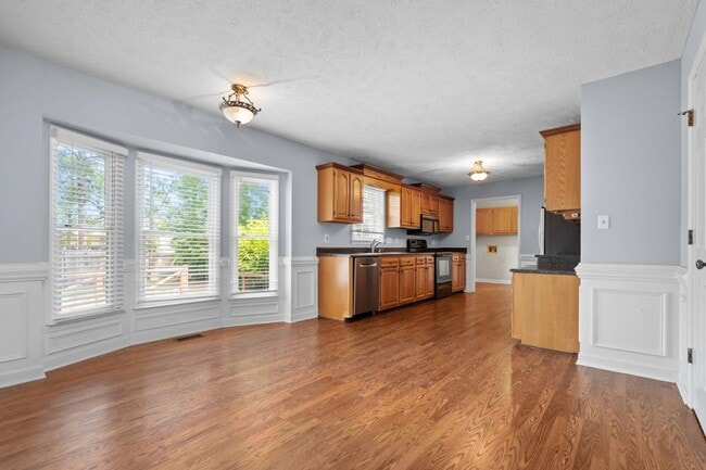 Building Photo - 1608 Piney Creek Pl