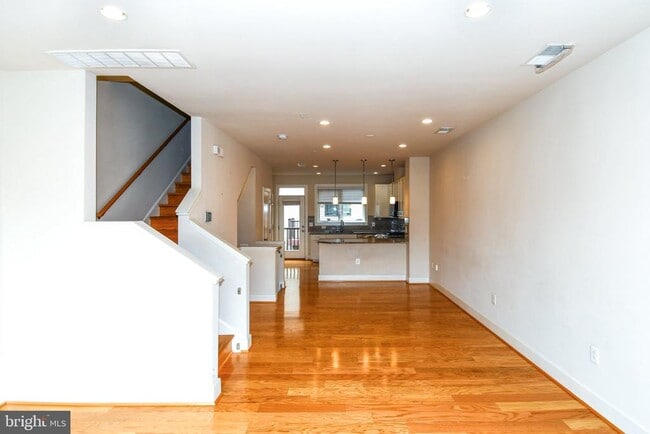 Building Photo - 16301 Columbus Ave