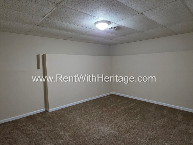 Building Photo - 6322 Hillview Ln