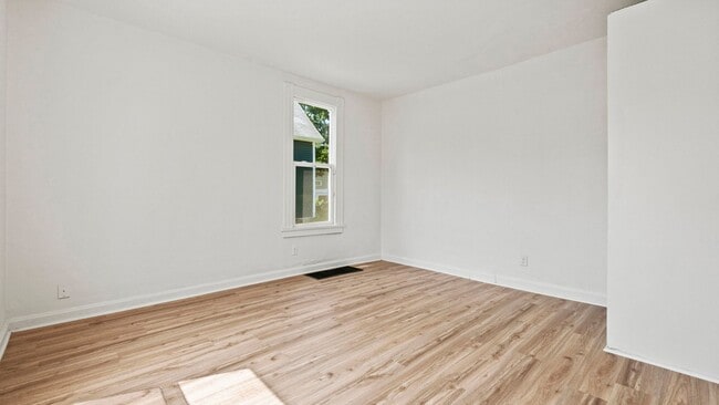 Building Photo - COMING SOON! 3 Bedroom House