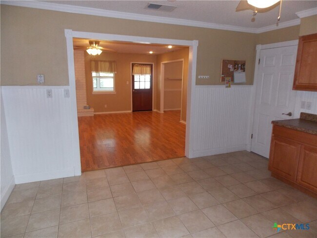Building Photo - 1309 Azalea Ln