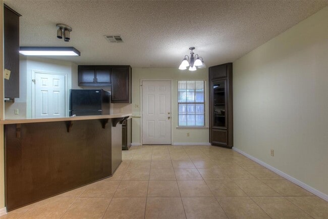 Building Photo - 2306 Alimony Cove