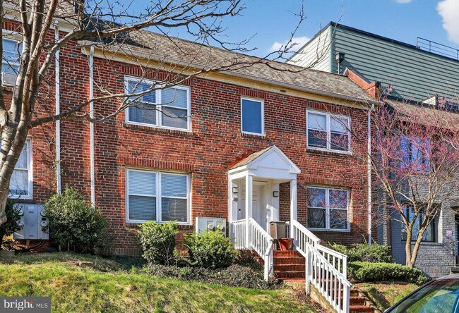 Building Photo - 1227 Meigs Pl NE