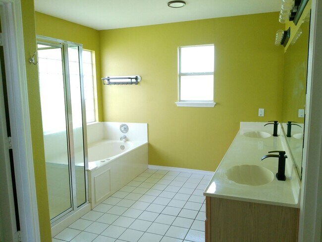 Building Photo - 5405 Knights Cir